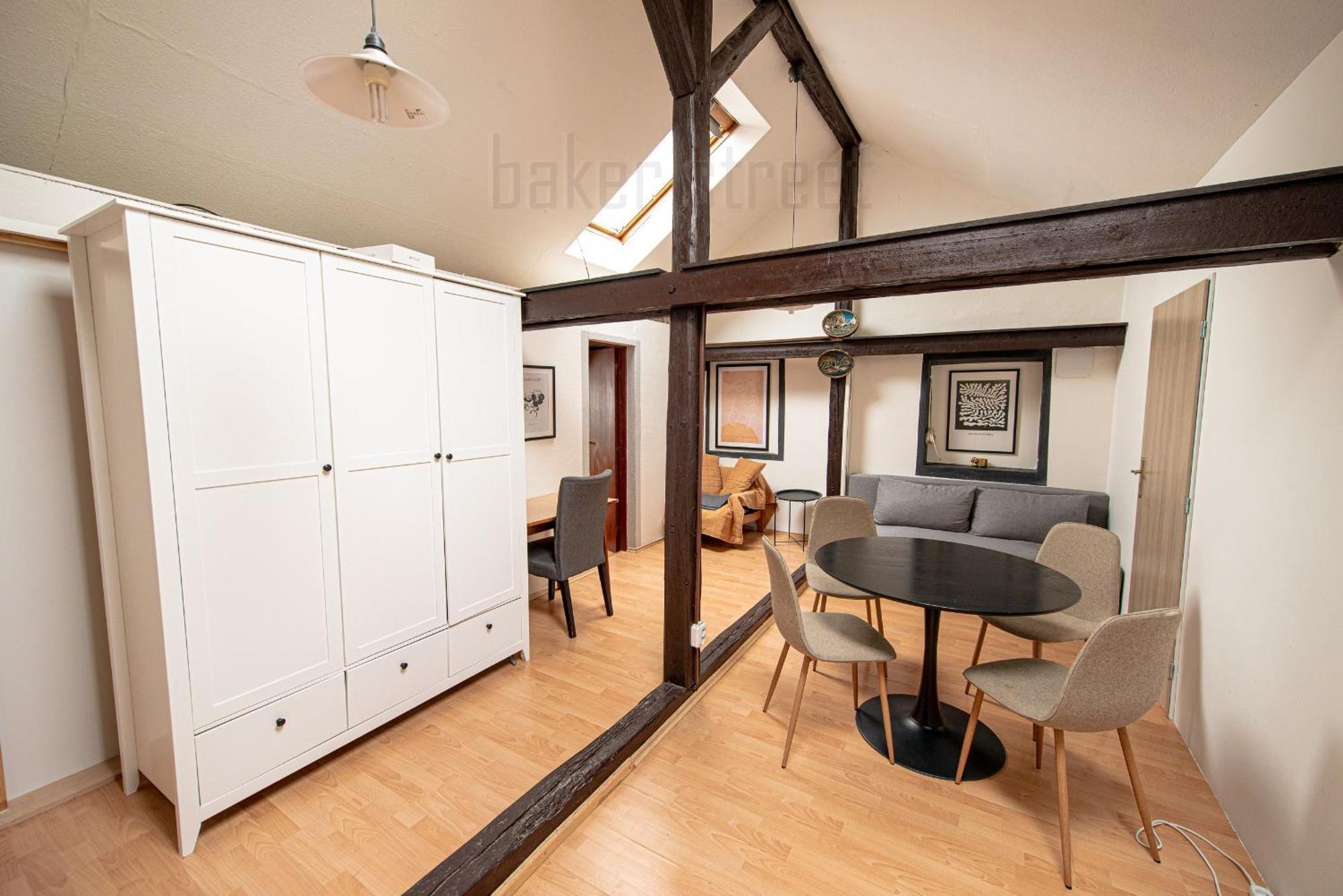 Attic 3 Bedrooms With 2 Bathrooms Apartment Prague