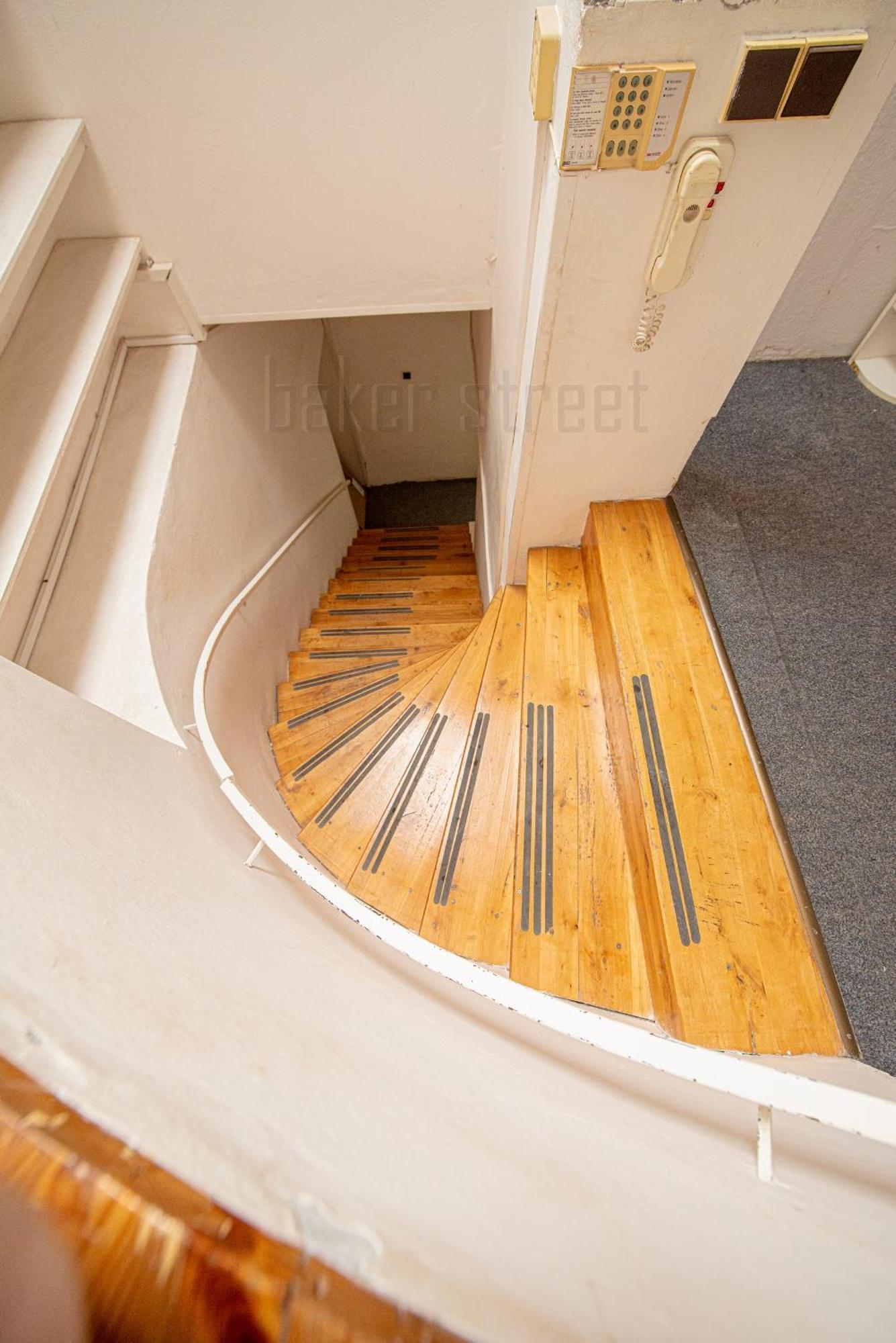 Attic 3 Bedrooms With 2 Bathrooms Apartment Prague