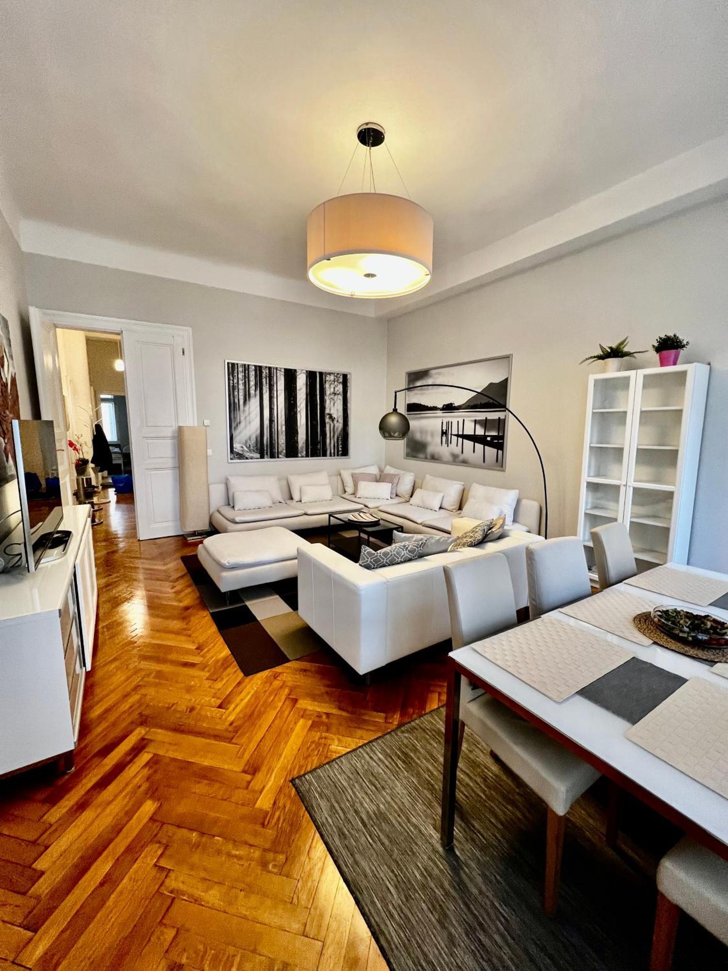 Four Reasons Apartment *