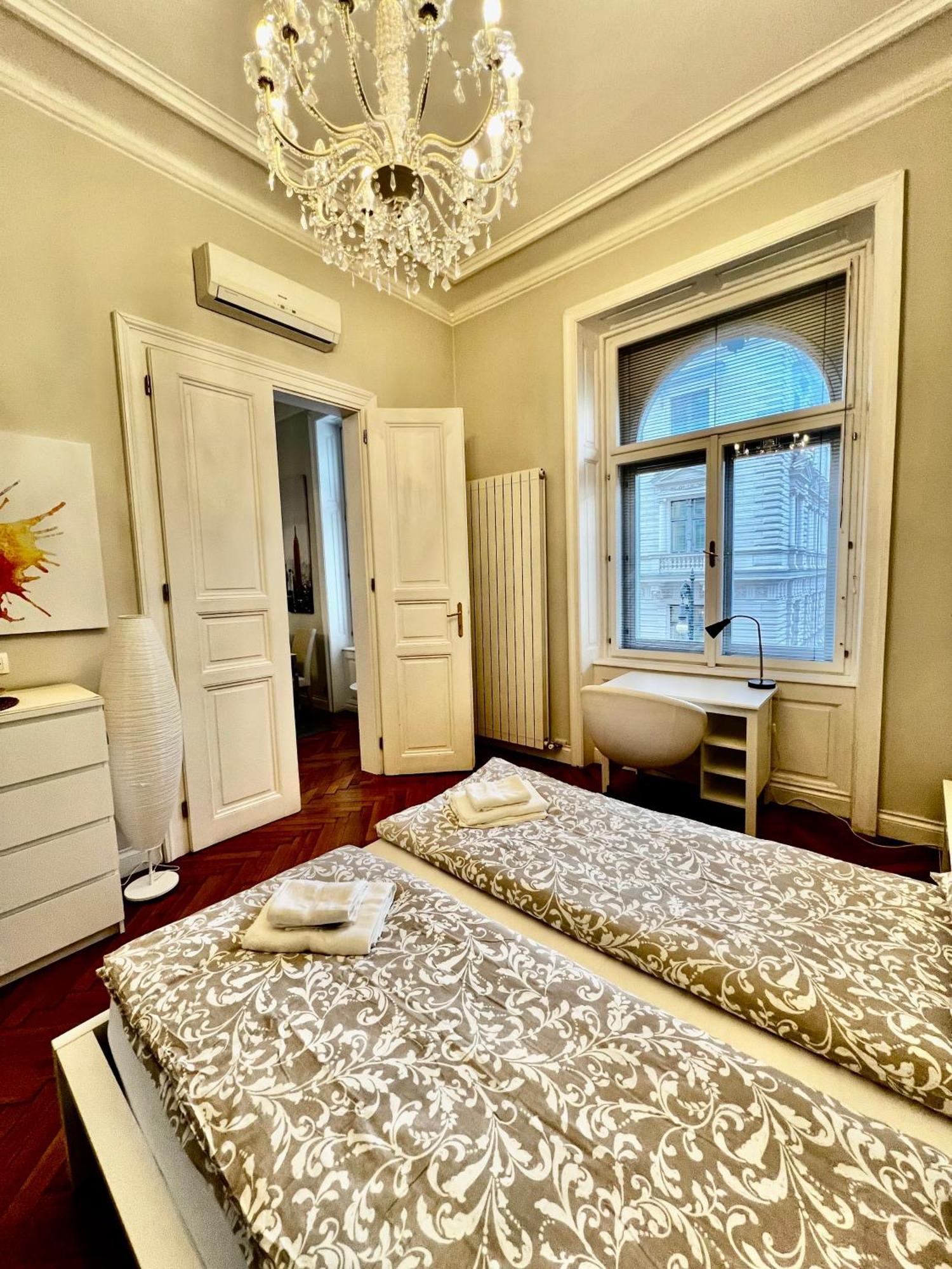 Four Reasons Apartment *