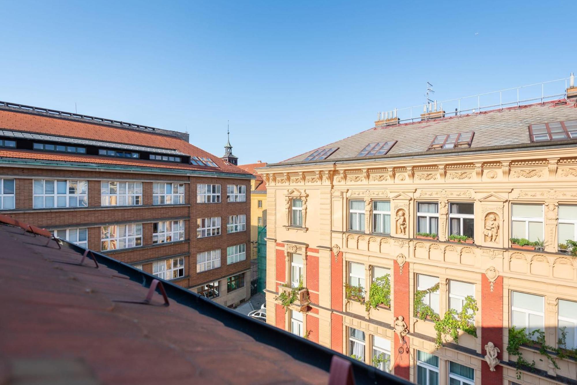 Stylish 2-level Near The National Theatre Apartamento