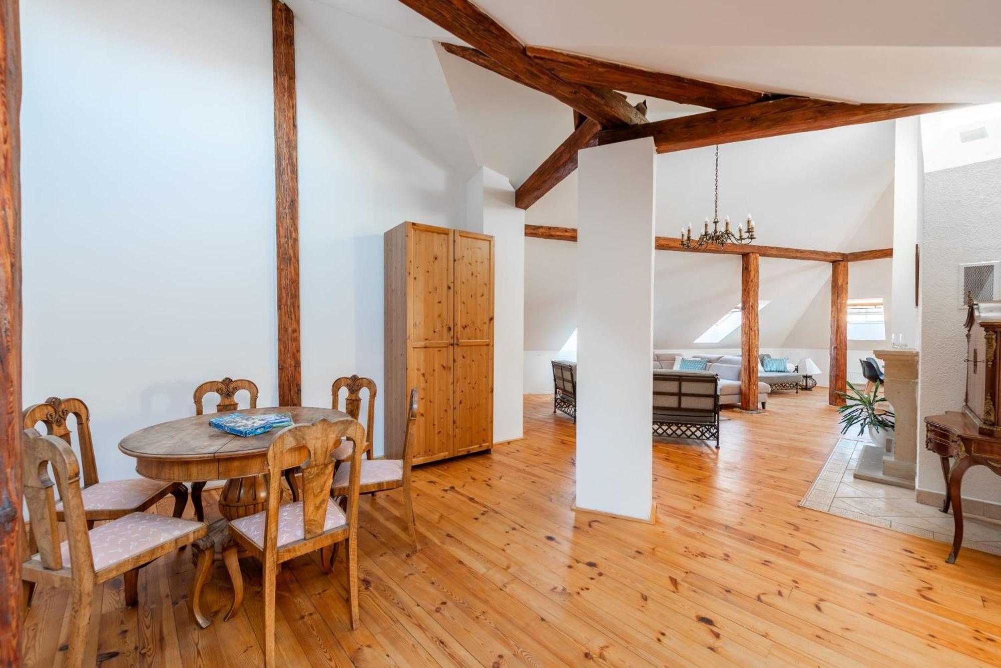 Apartamento Stylish 2-level Near The National Theatre