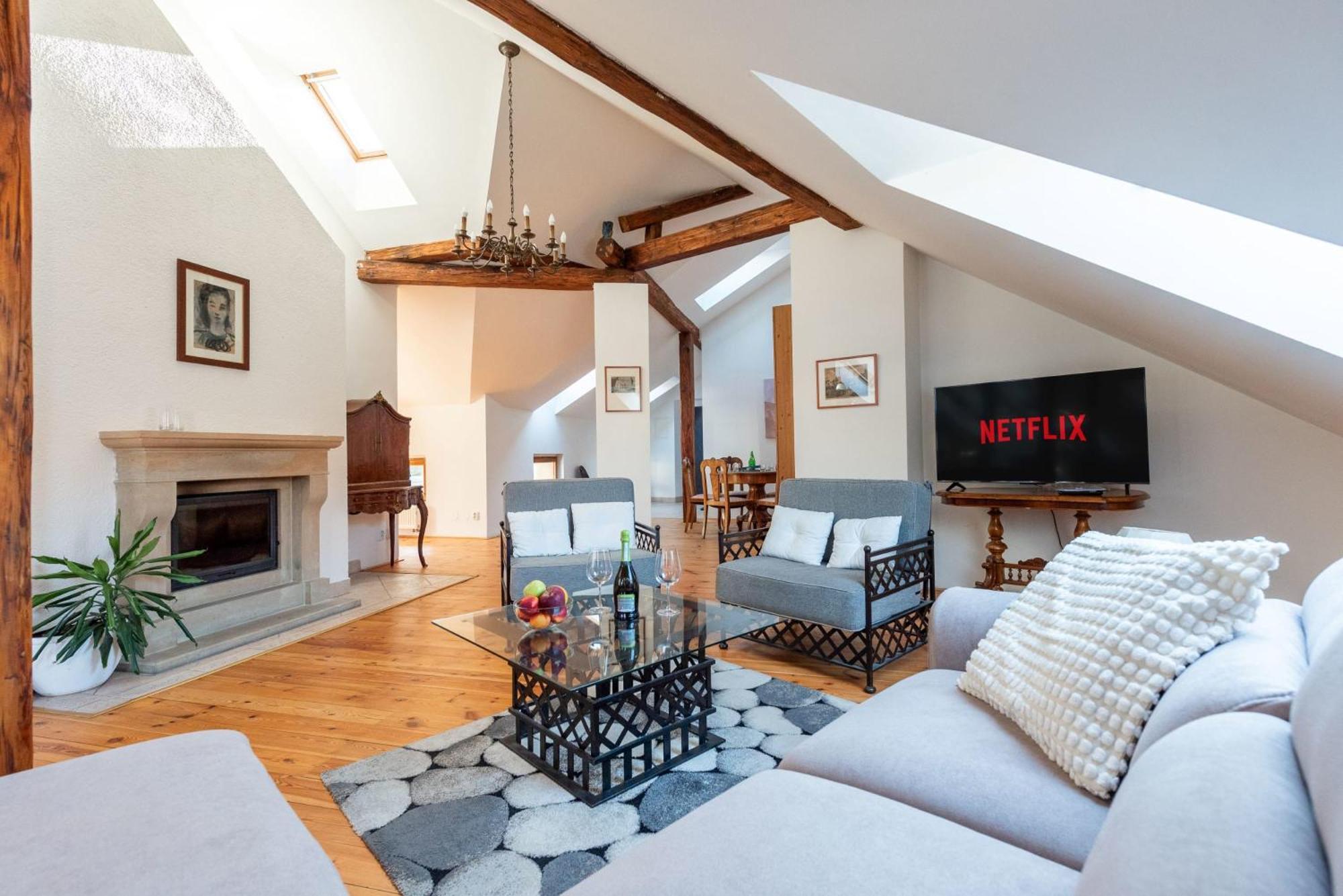 Stylish 2-level Near The National Theatre Praga