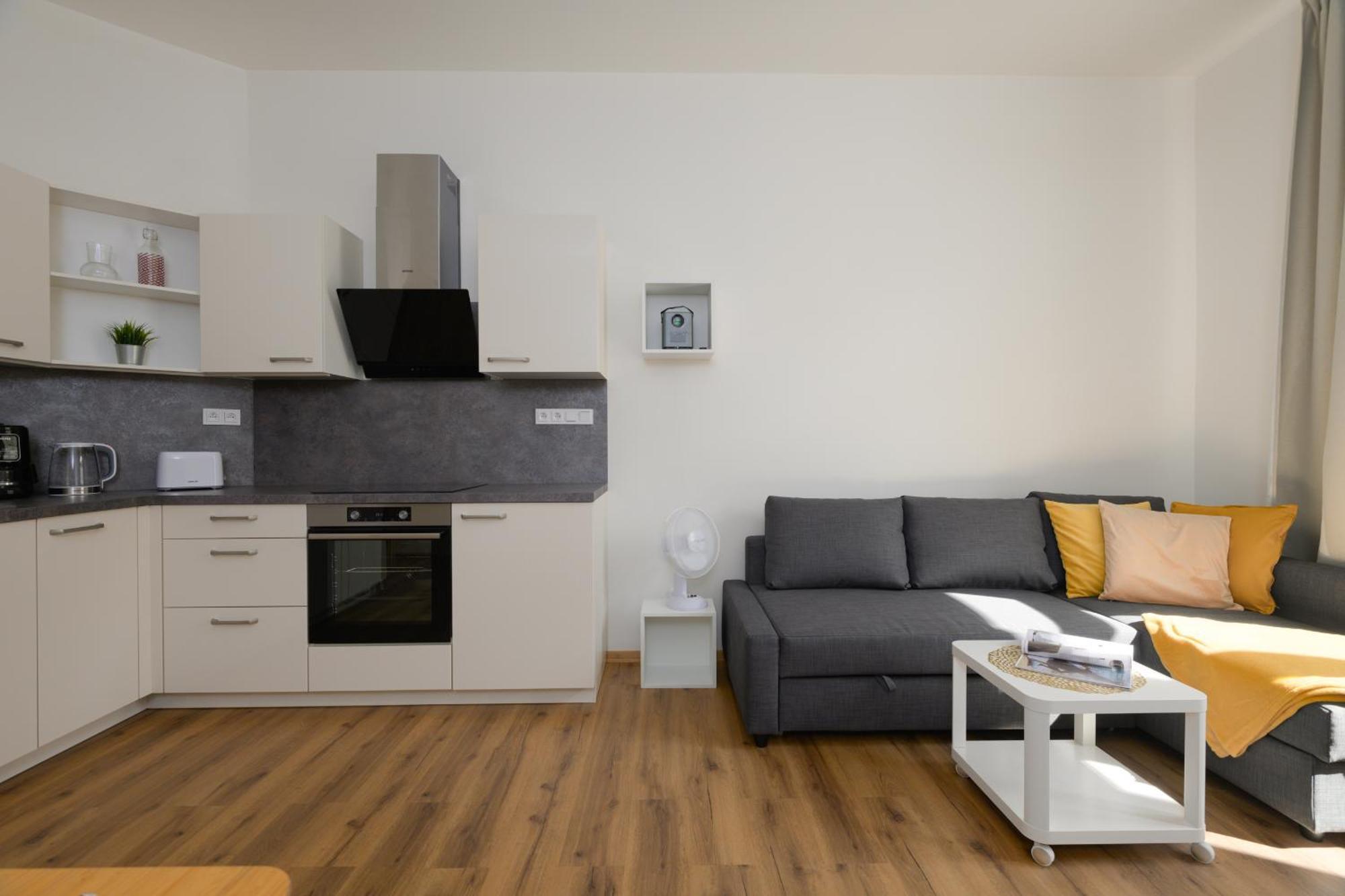 New&modern In Vibrant Area Near Centre! Apartment *