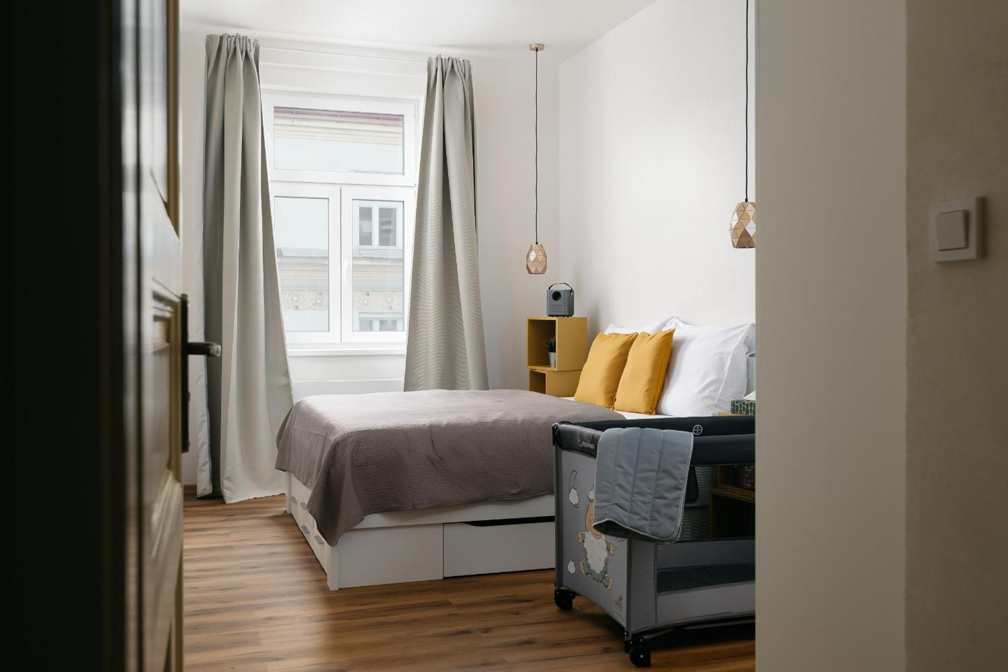 New&modern In Vibrant Area Near Centre! Apartment