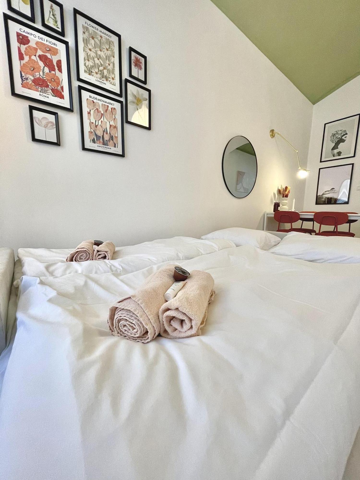 Cozy, Natural Ground Base Apartment, Prague