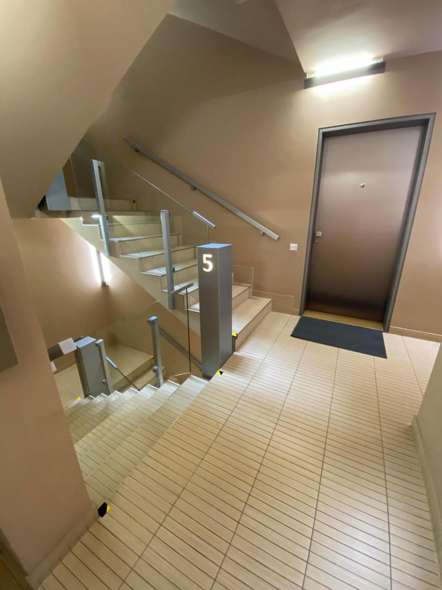 Spacious Near Center With Balcony And Garage Parking Daire *