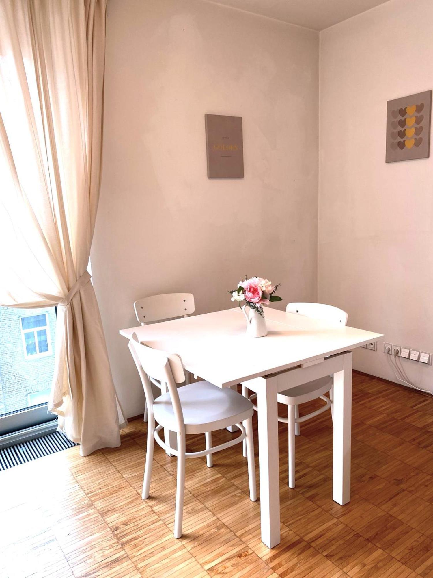 Spacious Near Center With Balcony And Garage Parking Daire *