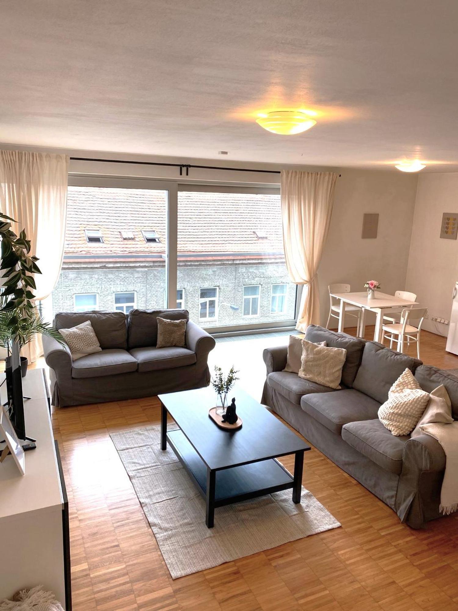 Daire Spacious Near Center With Balcony And Garage Parking Prag