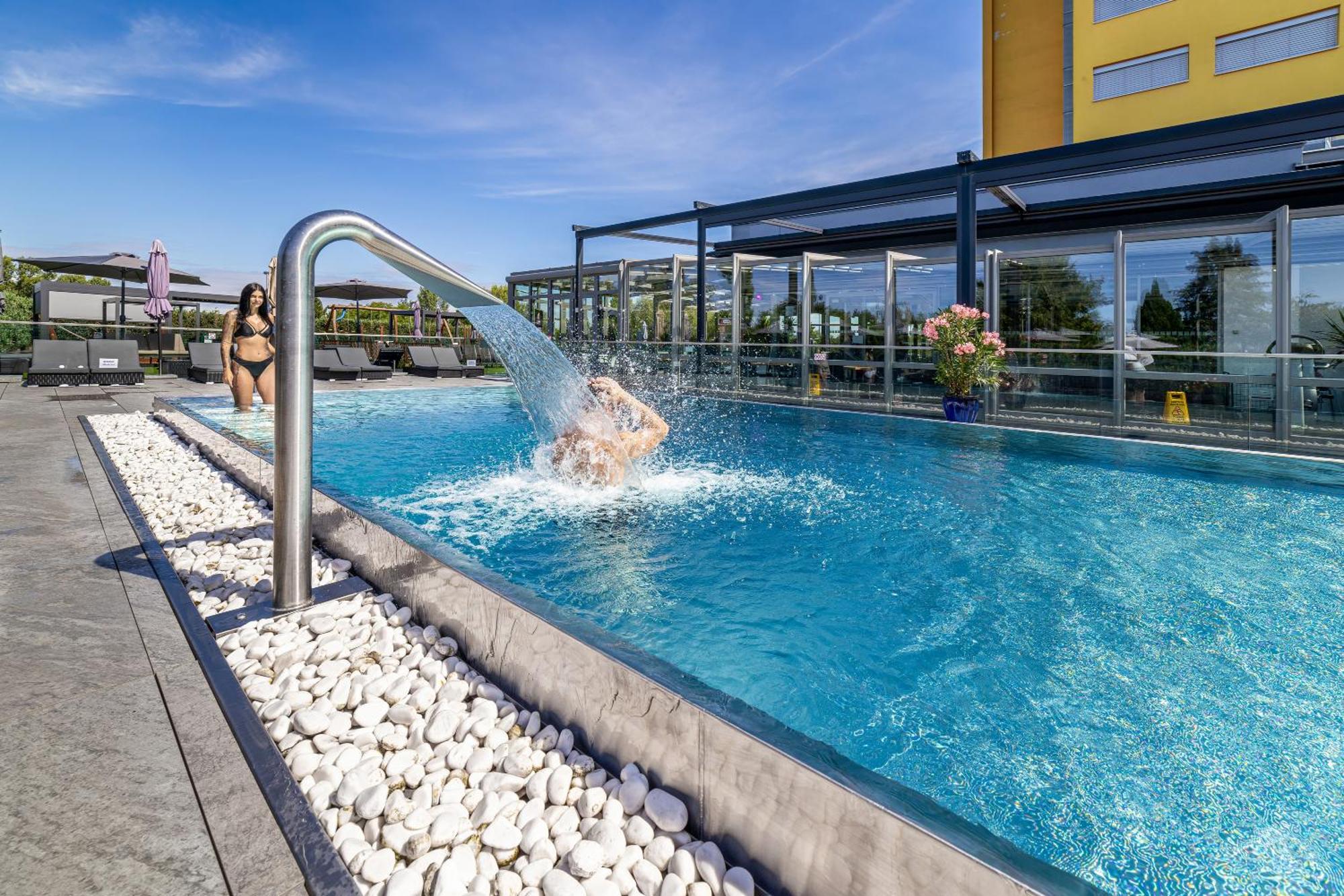 Aura Design & Garden Pool Prague