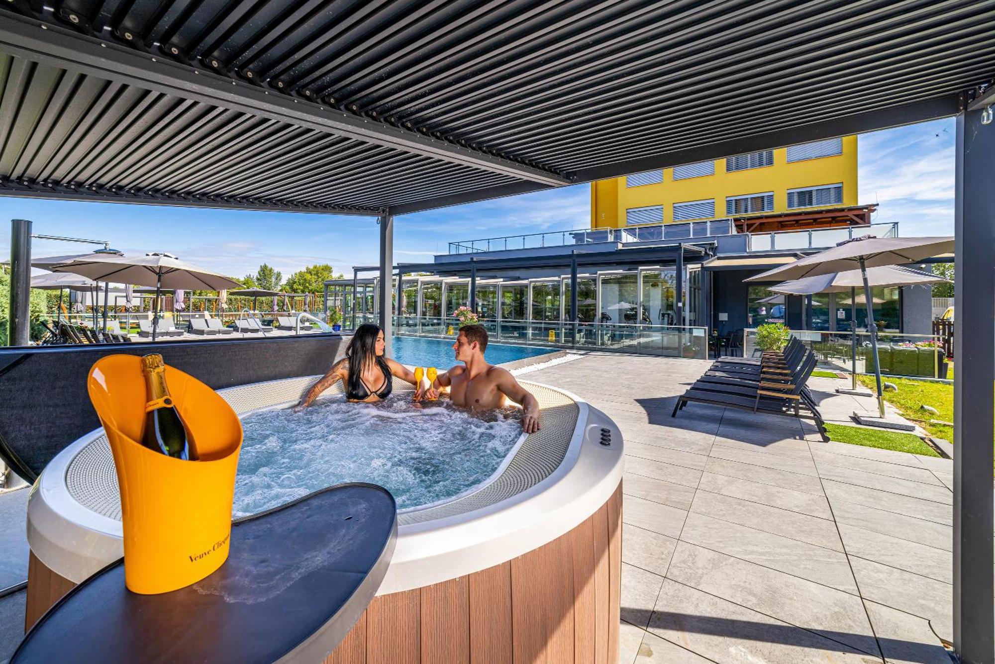 Aura Design & Garden Pool Hotel