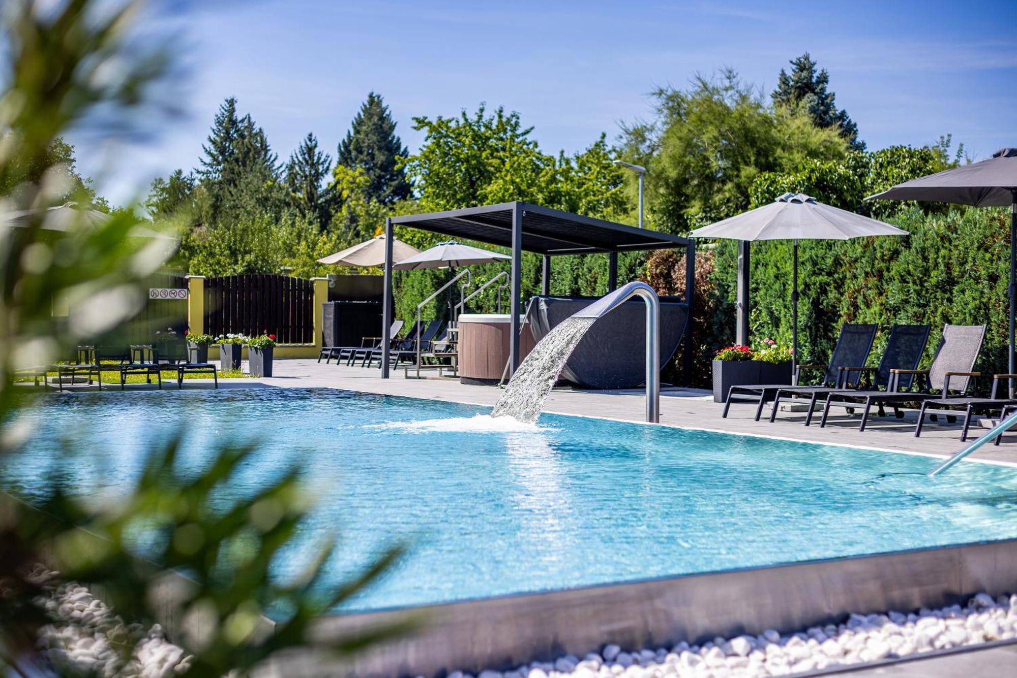 Aura Design & Garden Pool Hotel 3*