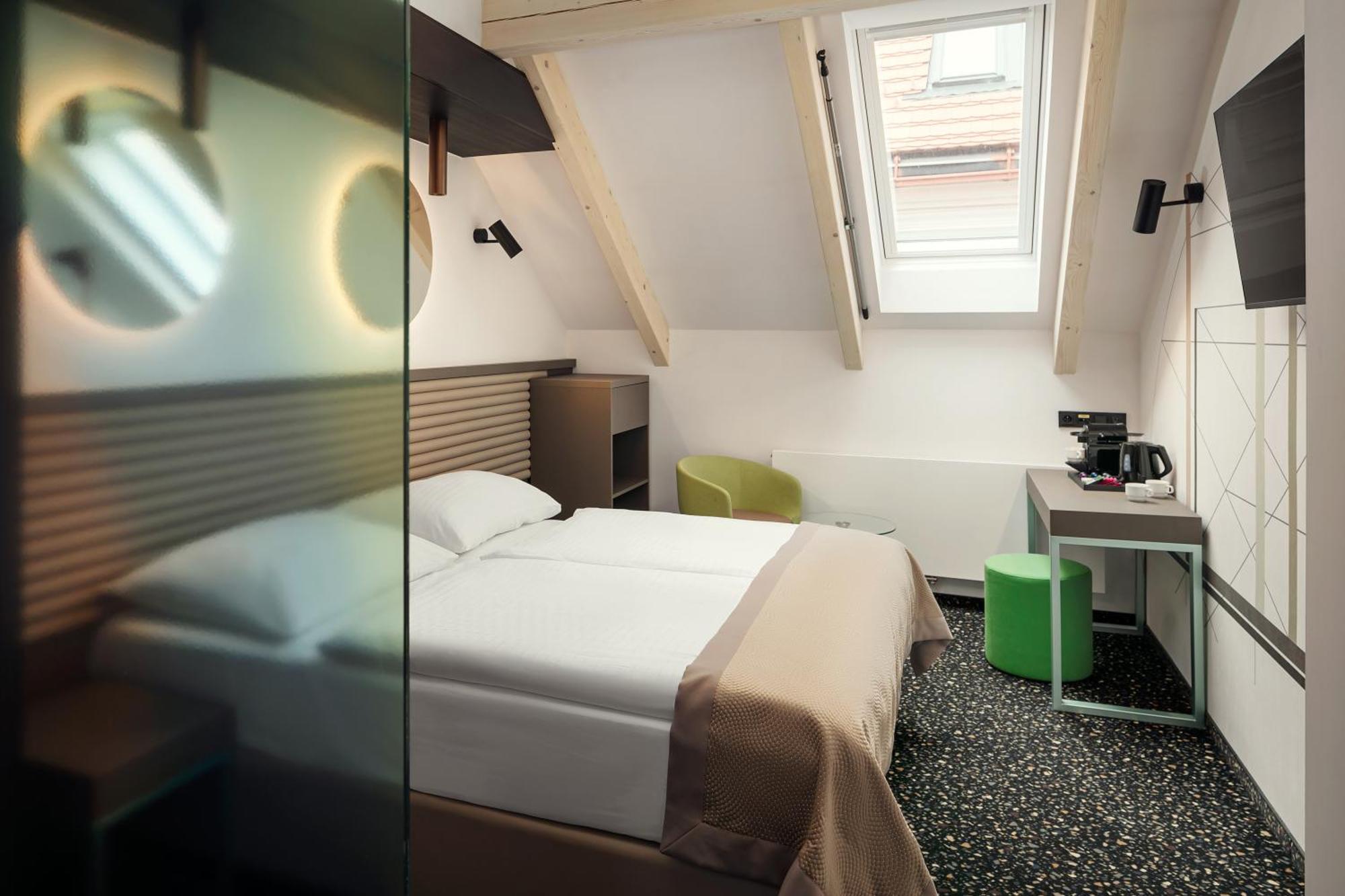 Ea Embassy 4* Prague