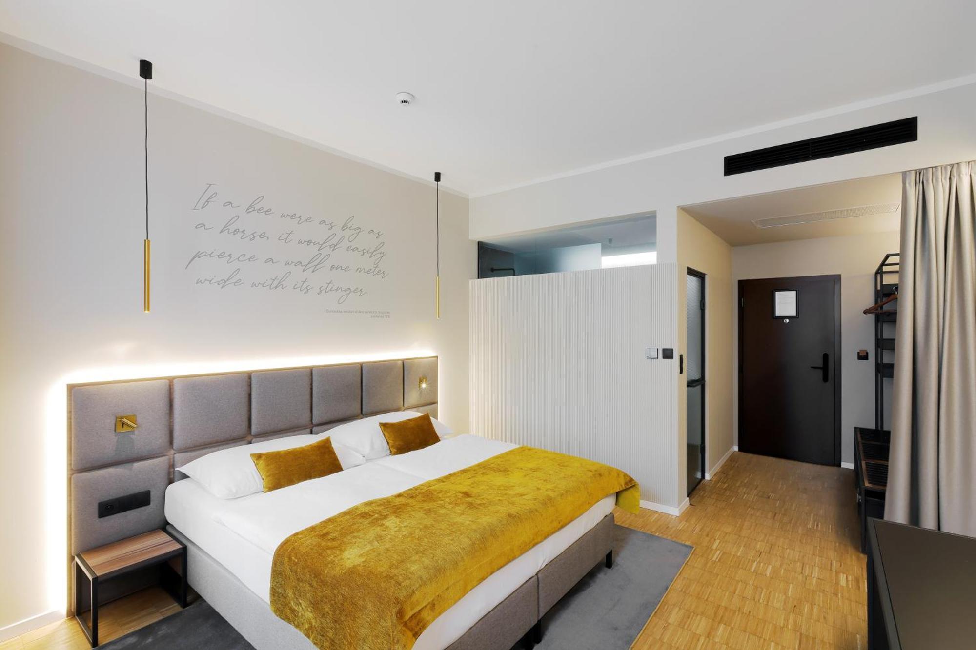 Prokop Square 4*