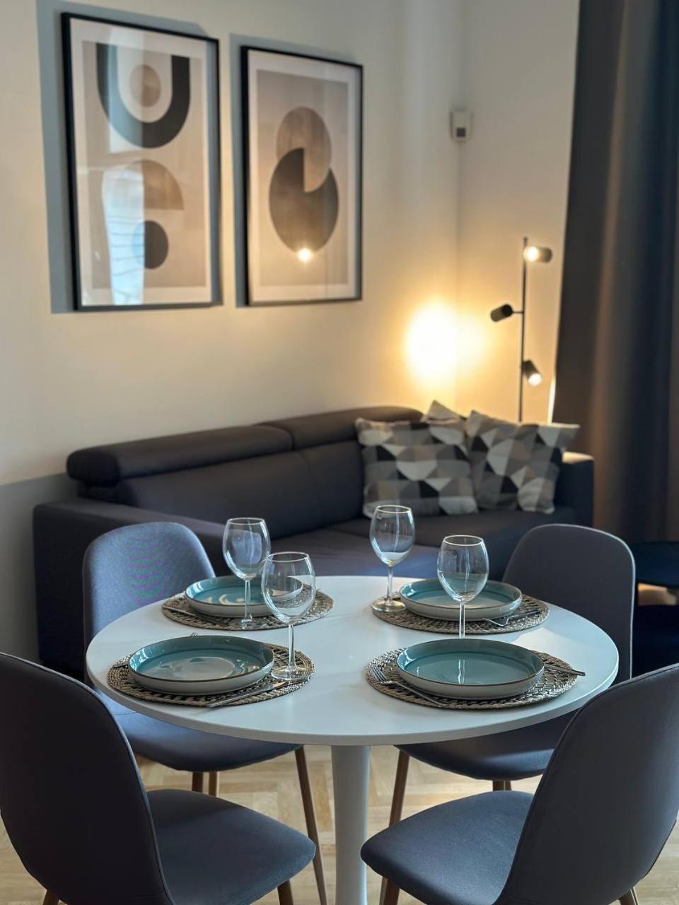 Spacious Elegance - A Gem Apartment Prague