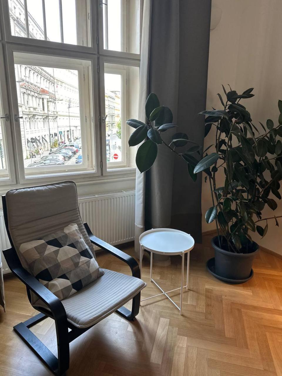 Spacious Elegance - A Gem Apartment Prague