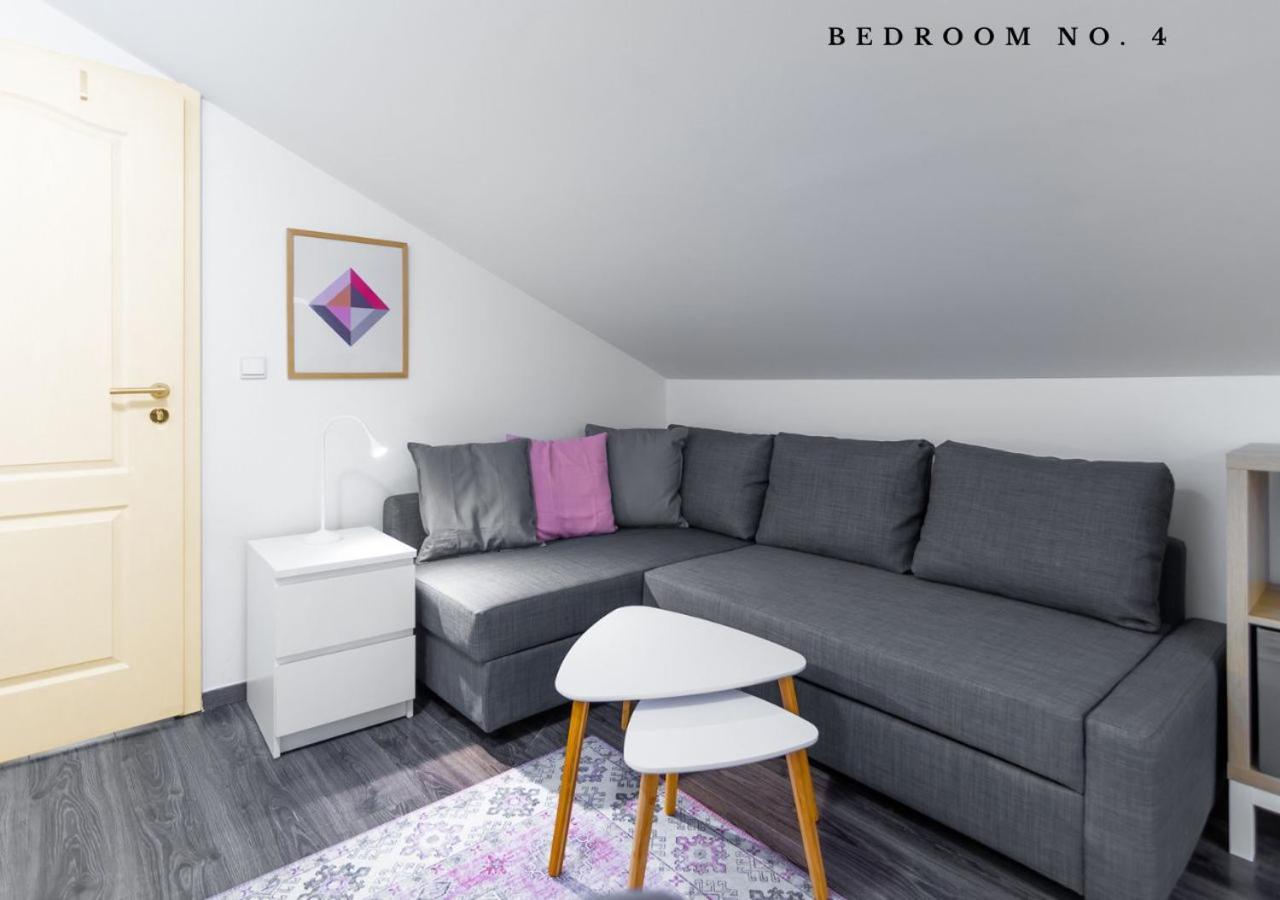 The Bookhouse, 5-bedroom By Castle Appart hôtel Prague