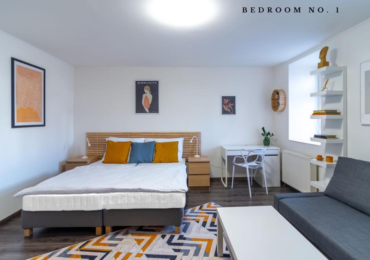 The Bookhouse, 5-bedroom By Castle * Prague