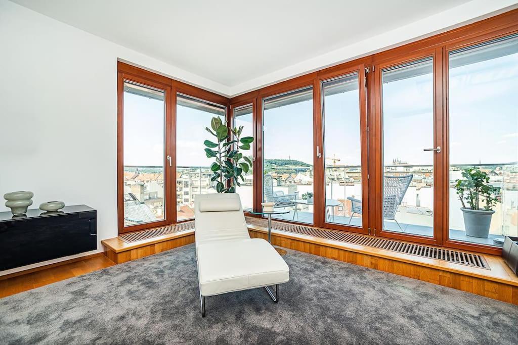 Shiny Rooftop With Free Garage Apartment Prag