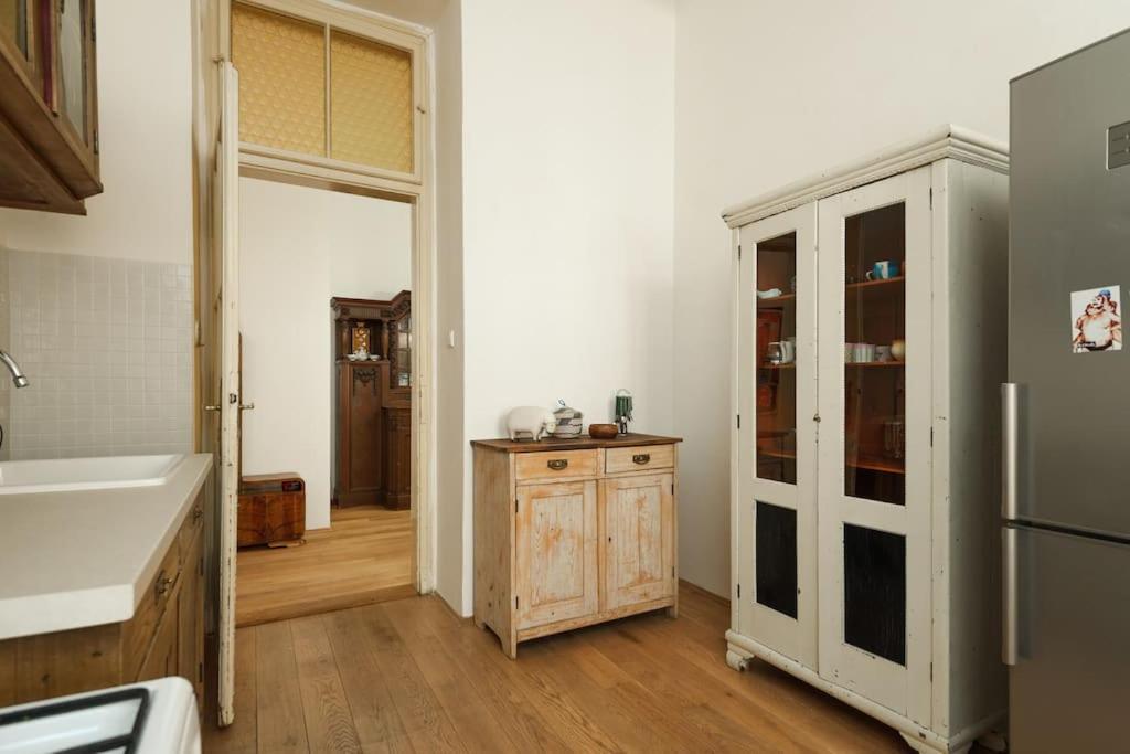 Artisan & Old-timey 2 Bedrooms Apartment *