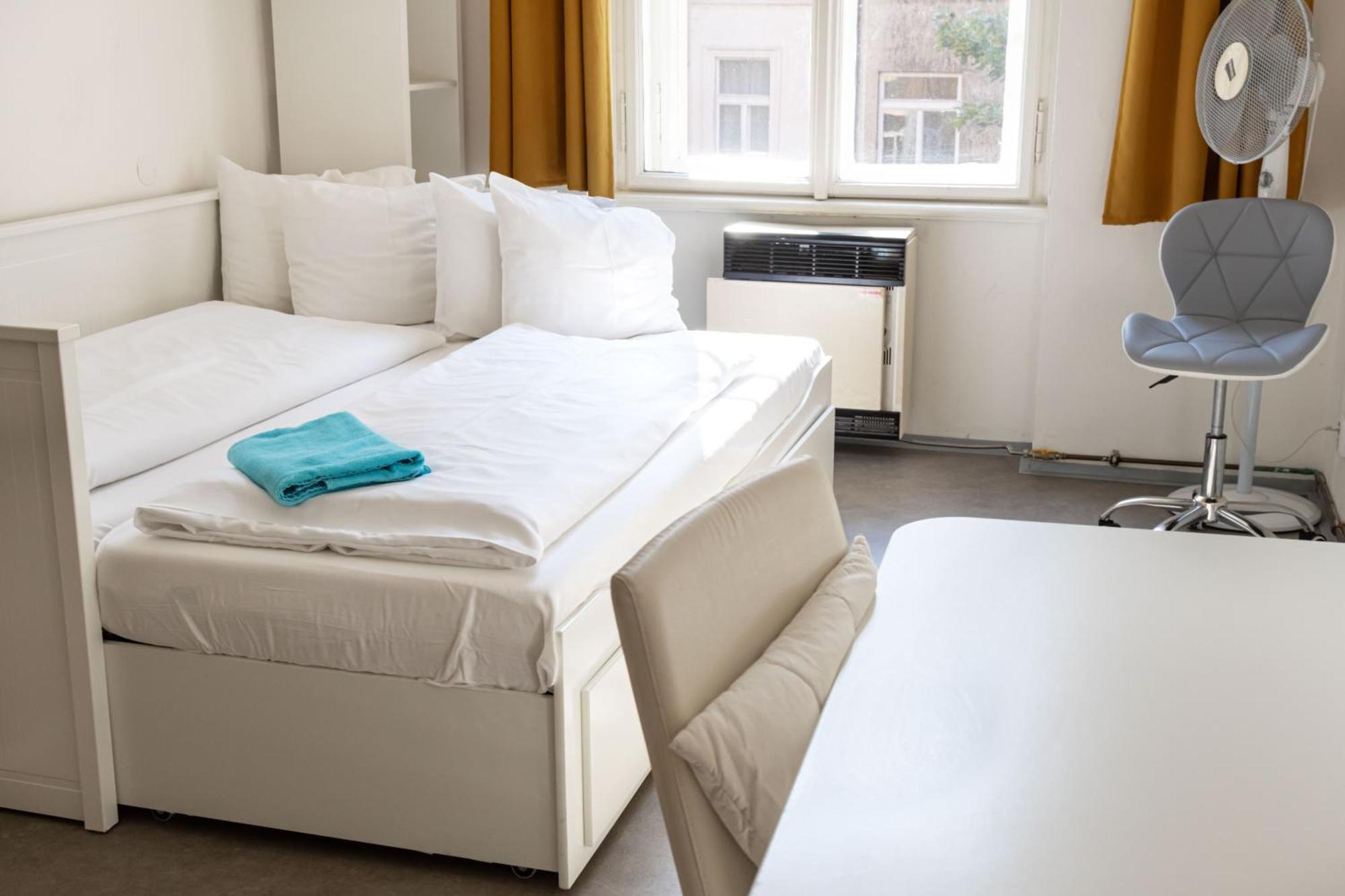 Apartments In Mala Strana - 10 Minutes From Charles Bridge Prague
