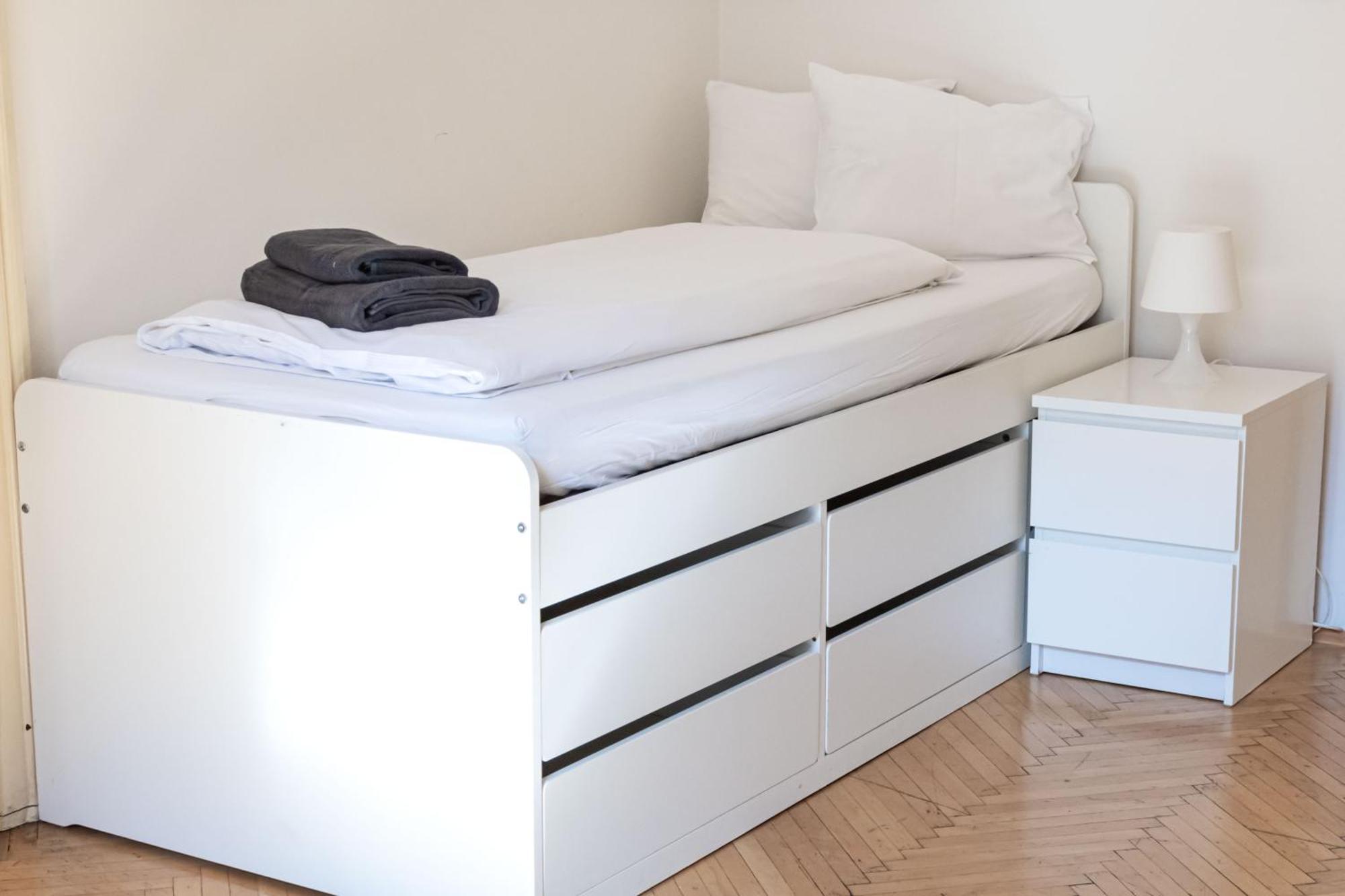 Apartments In Mala Strana - 10 Minutes From Charles Bridge Apartment *