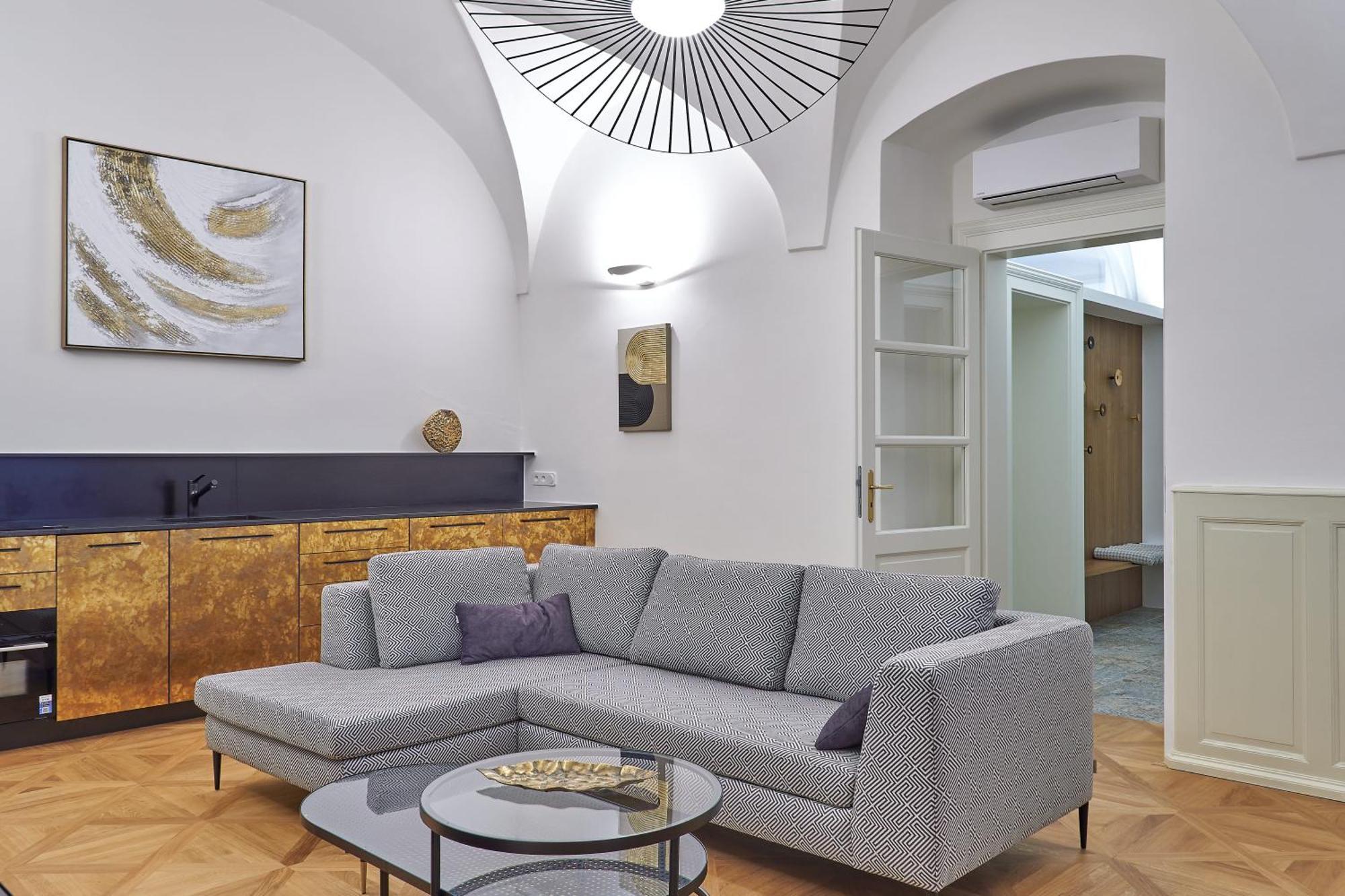 U 3 Pstrosu 4* Prague