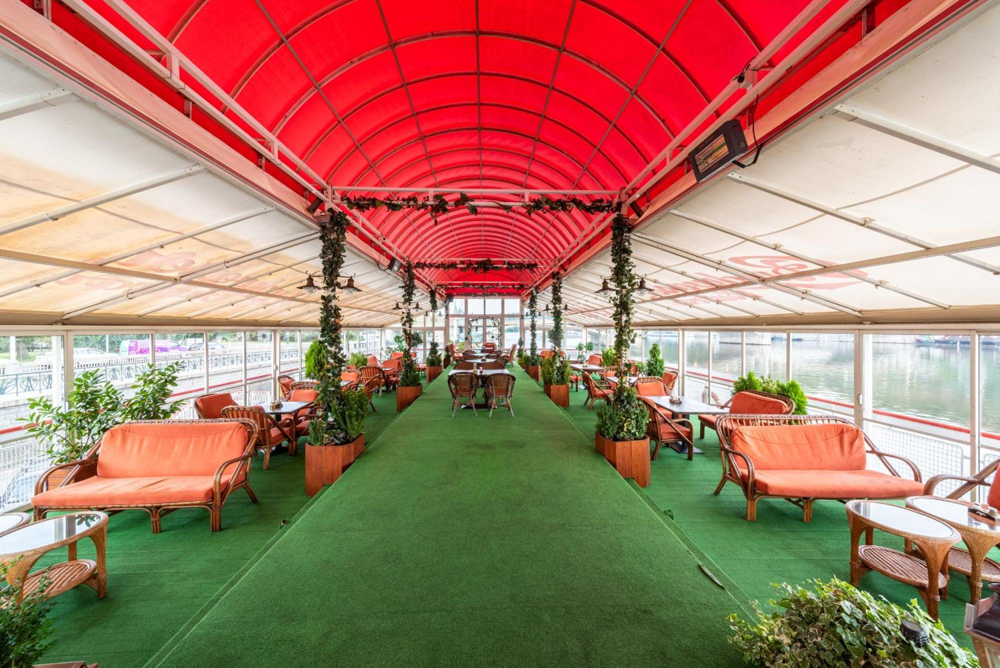 Albatros Botel 3*