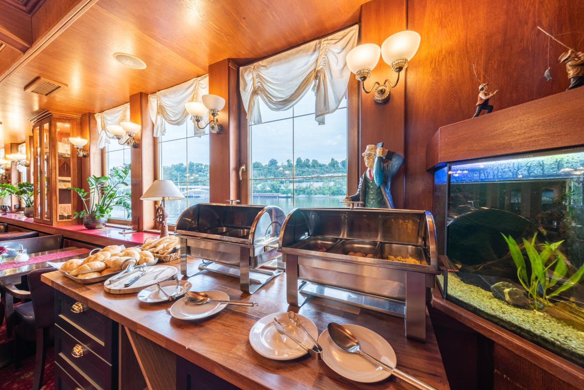Botel Albatros 3*