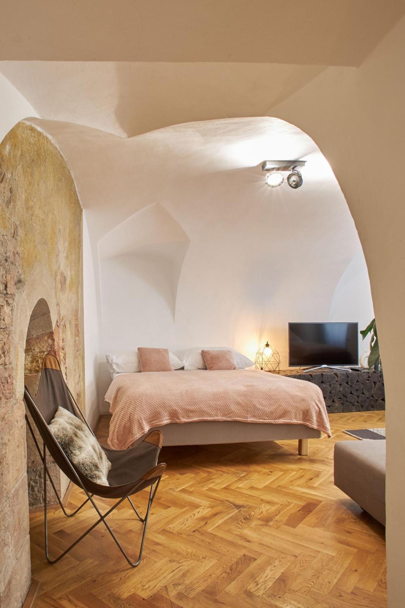 Apart Otel Lazenska N4 4*