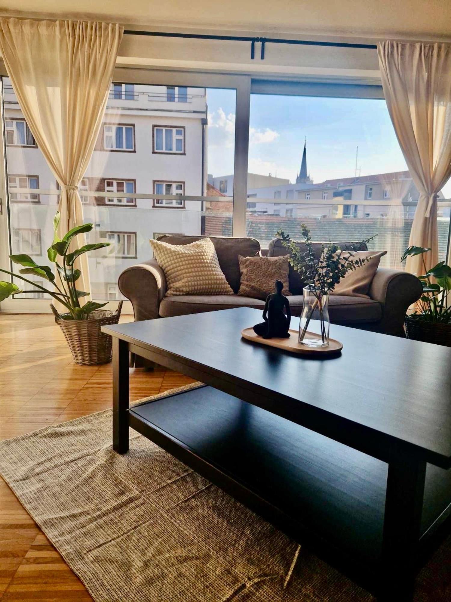 Spacious Near Center With Balcony And Garage Parking Daire Prag