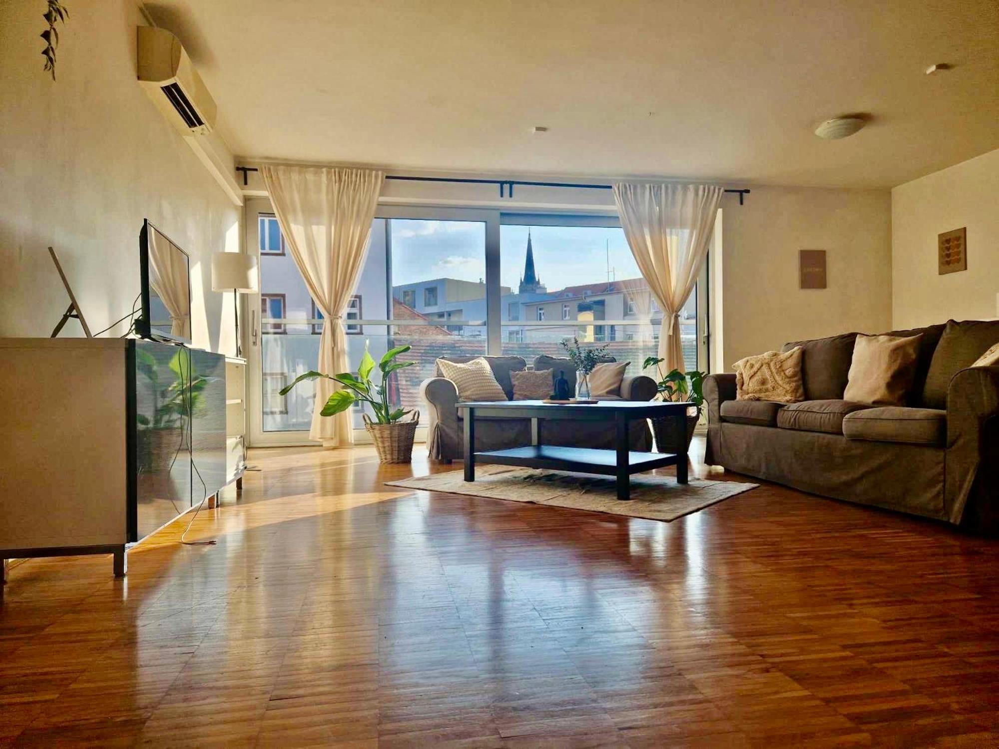 Spacious Near Center With Balcony And Garage Parking * Prag