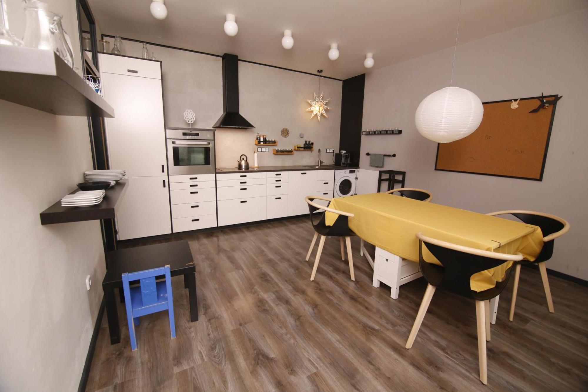 Large 120m With Garden And Cat Near Zoo Apartment Prague