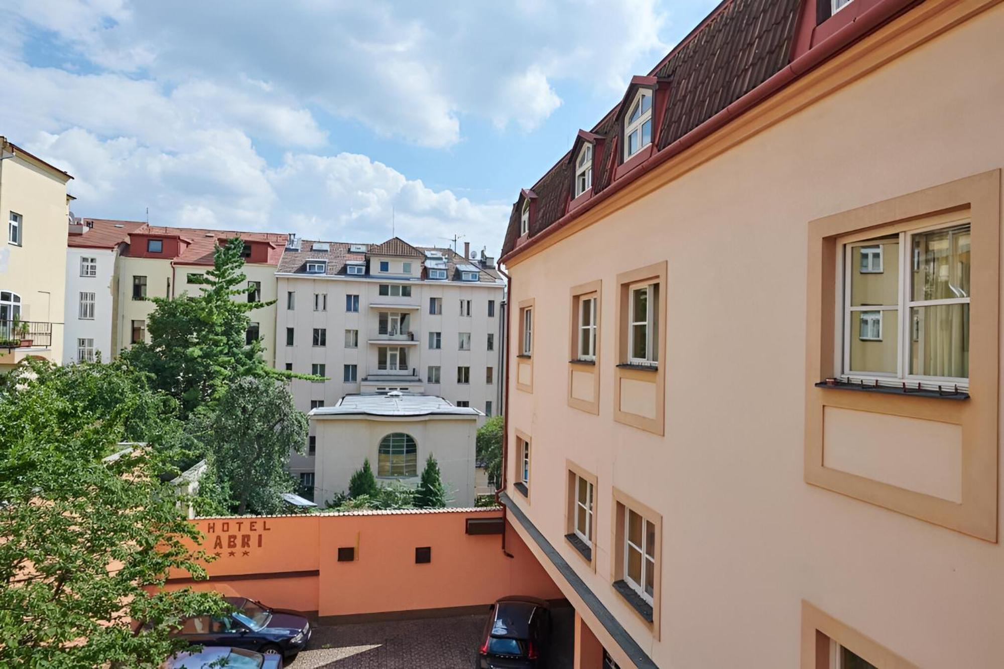 Apartment Abri