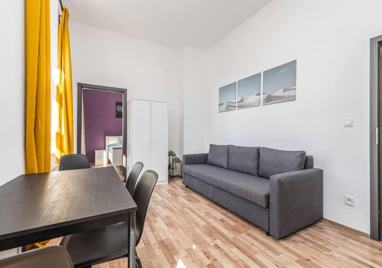 Apartment Crimson Charm