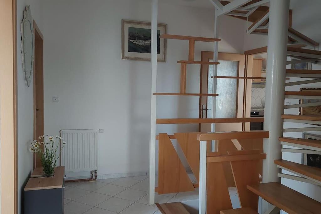 Klasicky Dum, 5 Loznic , 5 Bedrooms, Ferienhaus Prag