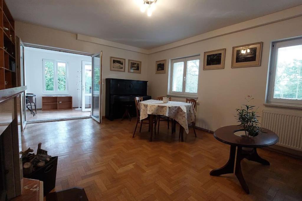 Klasicky Dum, 5 Loznic , 5 Bedrooms, Ferienhaus *
