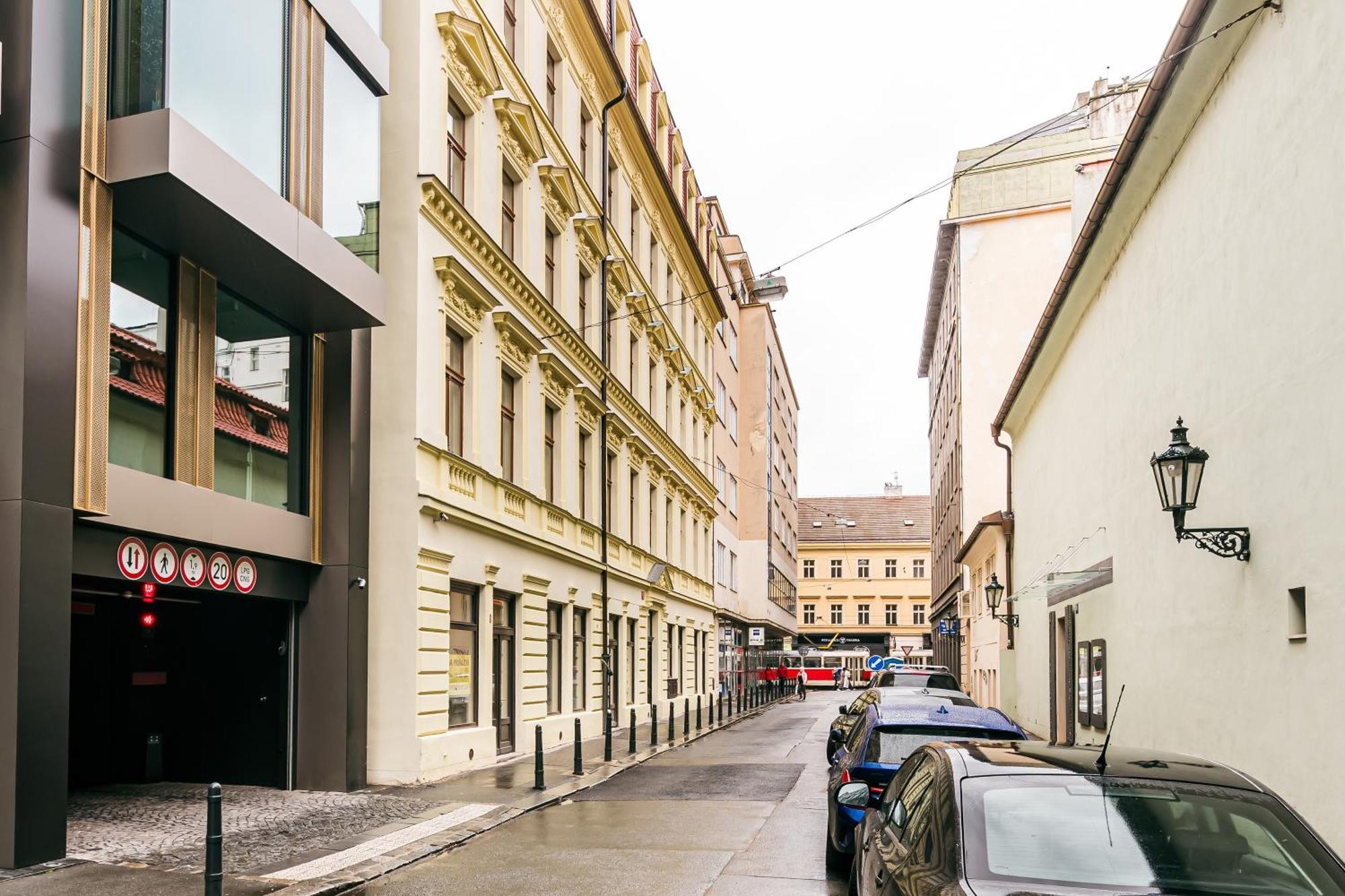 Linda * Prague