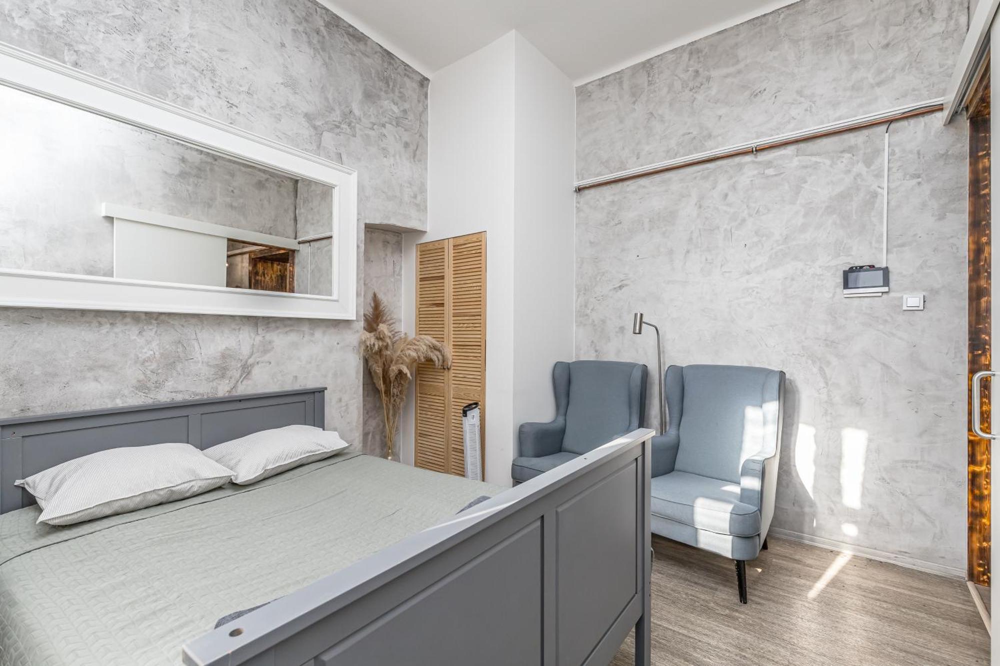 Loft Apartment *