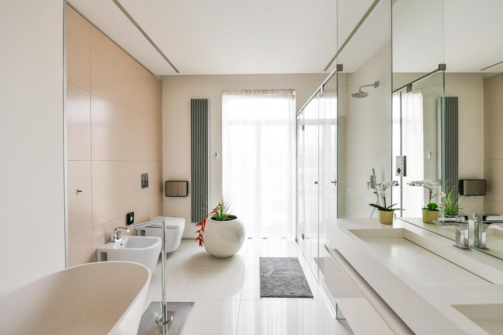 Presidential Penthouse, 303m2, Jacuzzi On Terrace, Sauna, 6bdrm, 4bthrm, Ac, Lift Appartement