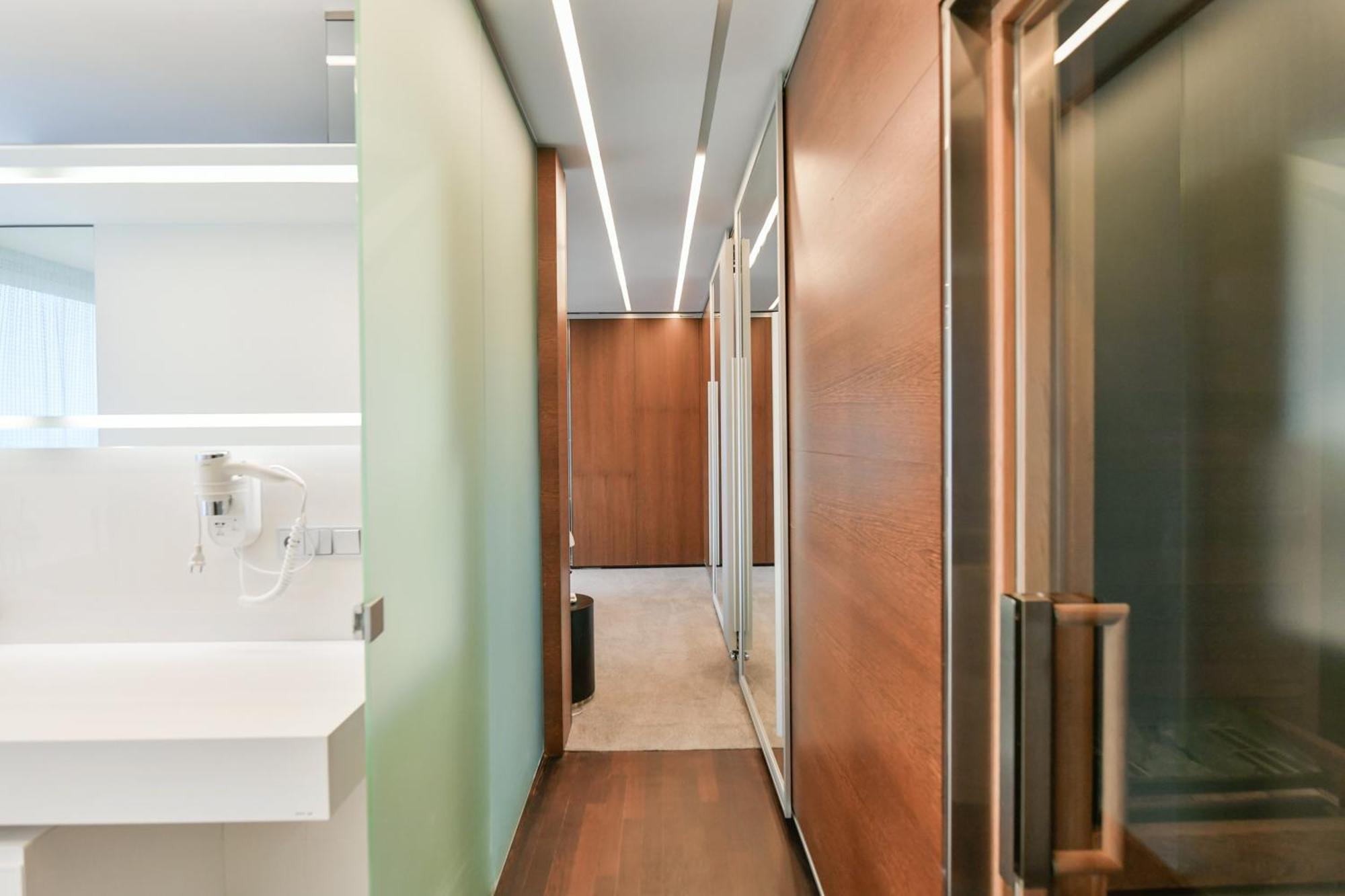 Apartment Presidential Penthouse, 303m2, Jacuzzi On Terrace, Sauna, 6bdrm, 4bthrm, Ac, Lift