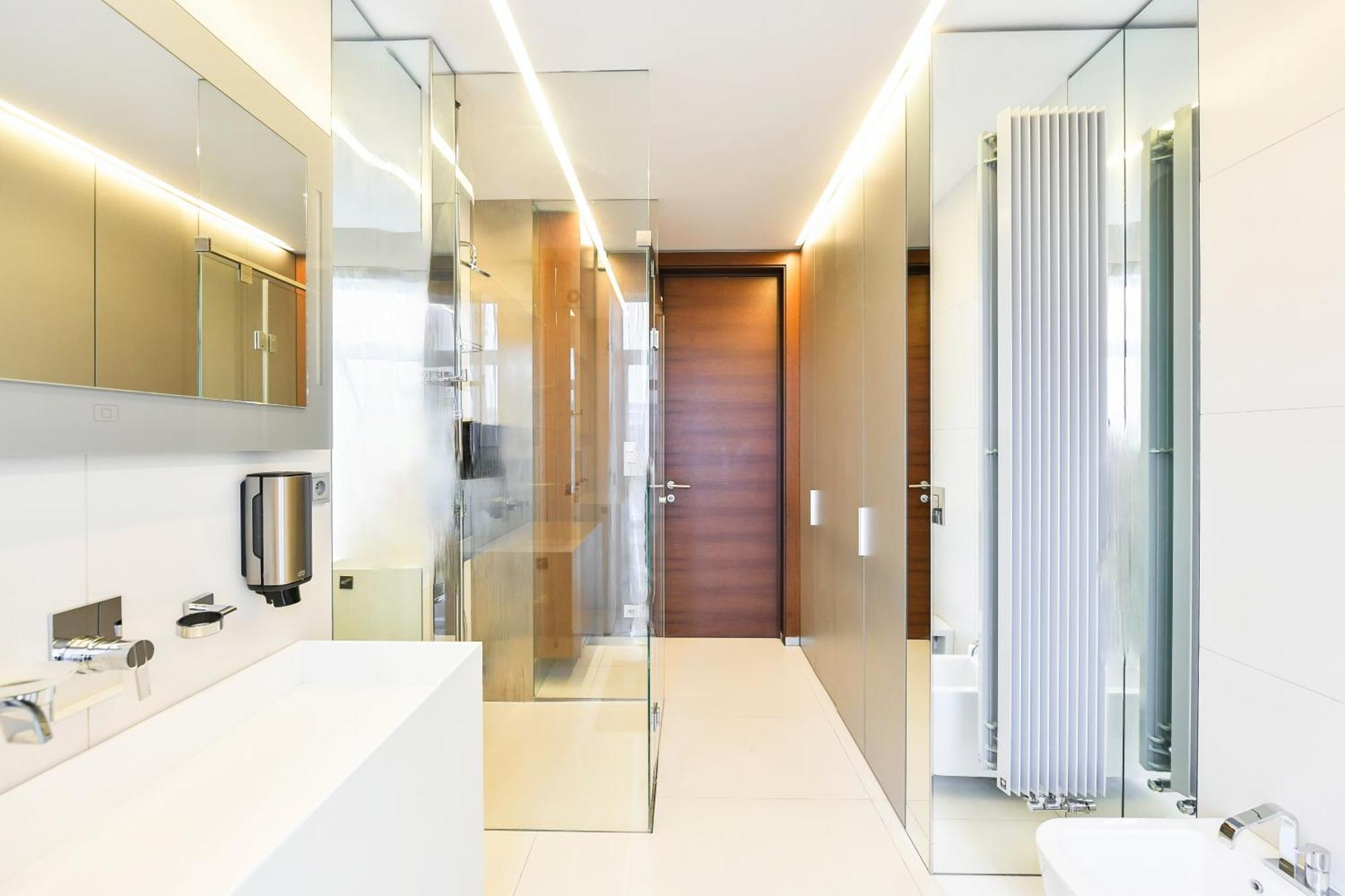 Appartement Presidential Penthouse, 303m2, Jacuzzi On Terrace, Sauna, 6bdrm, 4bthrm, Ac, Lift