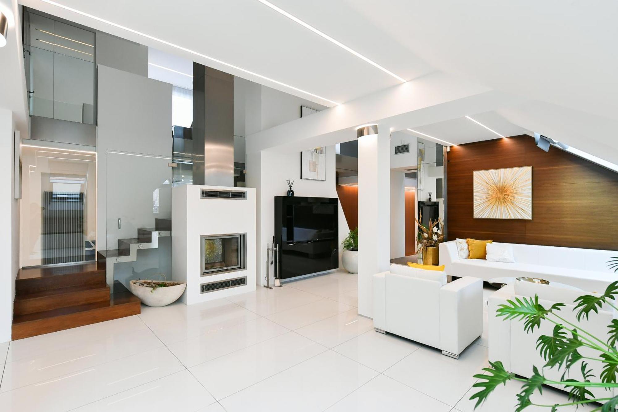 Presidential Penthouse, 303m2, Jacuzzi On Terrace, Sauna, 6bdrm, 4bthrm, Ac, Lift Appartement
