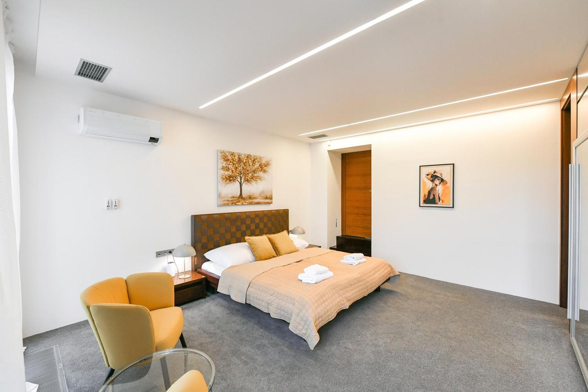 Appartement Presidential Penthouse, 303m2, Jacuzzi On Terrace, Sauna, 6bdrm, 4bthrm, Ac, Lift *