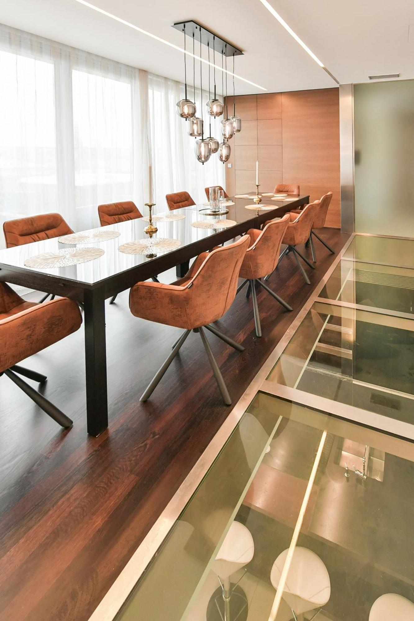 Presidential Penthouse, 303m2, Jacuzzi On Terrace, Sauna, 6bdrm, 4bthrm, Ac, Lift Apartment Prague