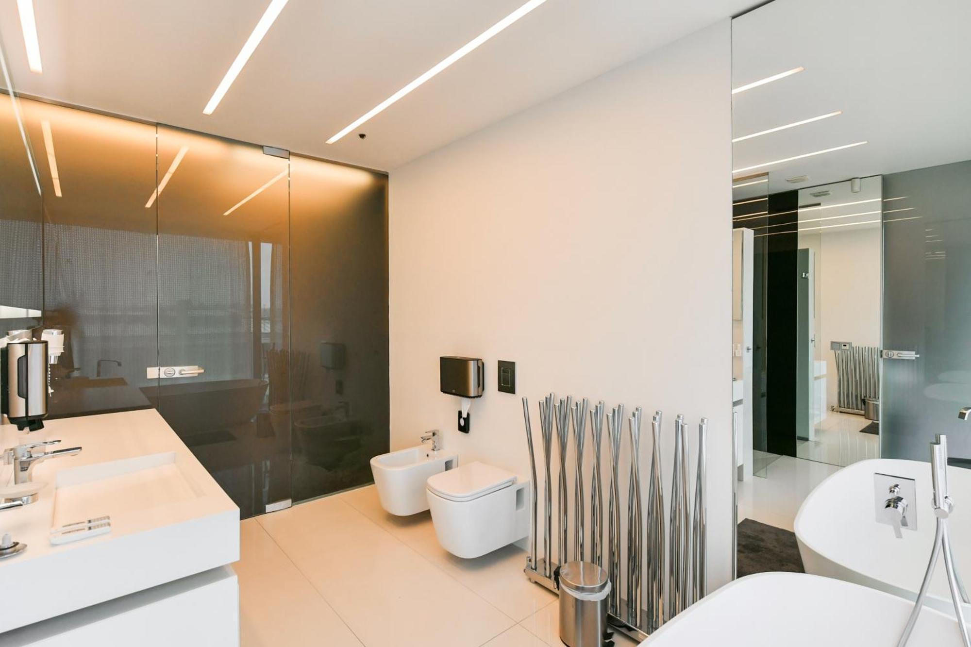 Appartement Presidential Penthouse, 303m2, Jacuzzi On Terrace, Sauna, 6bdrm, 4bthrm, Ac, Lift Prague