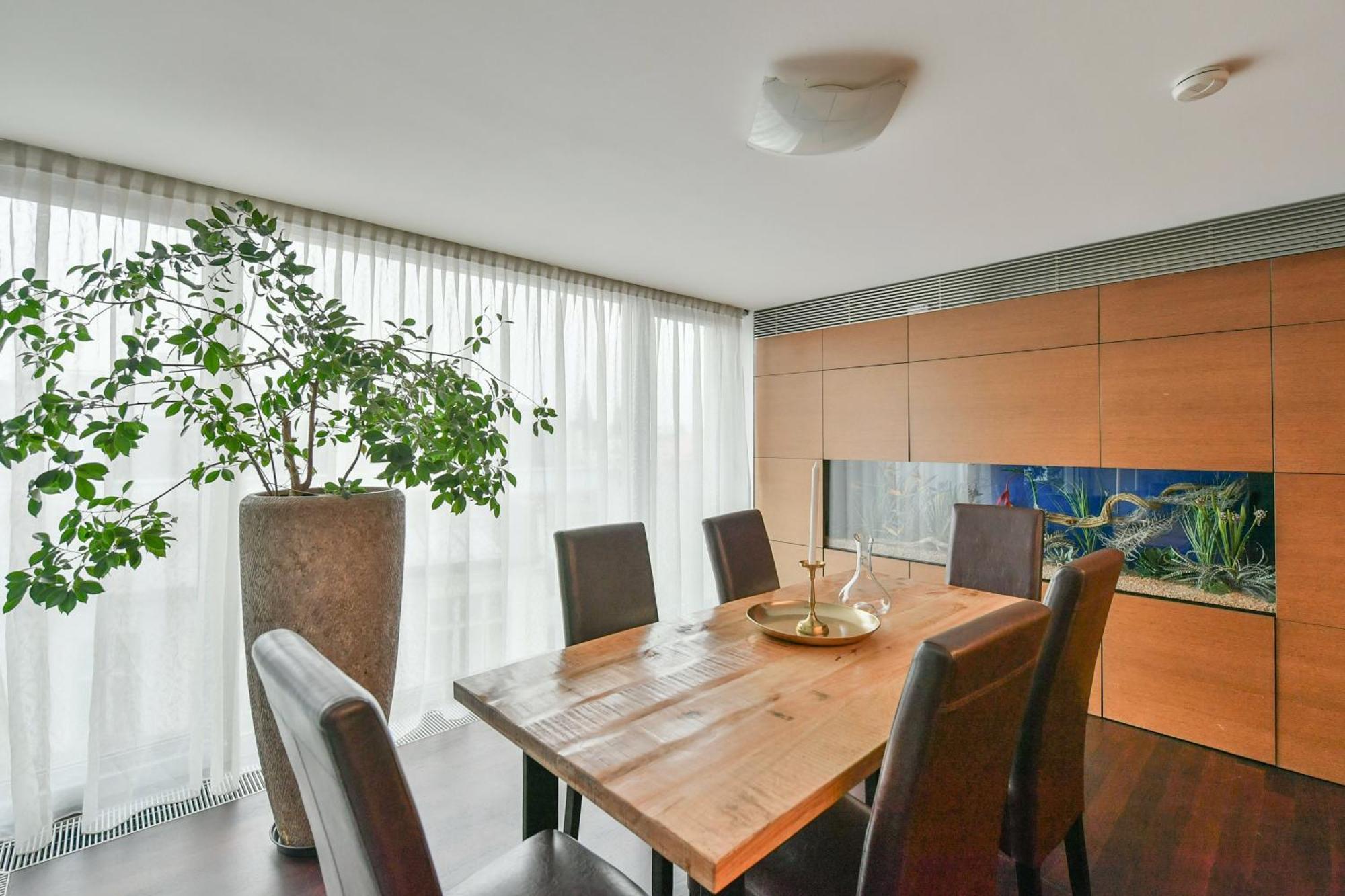 Apartment Presidential Penthouse, 303m2, Jacuzzi On Terrace, Sauna, 6bdrm, 4bthrm, Ac, Lift
