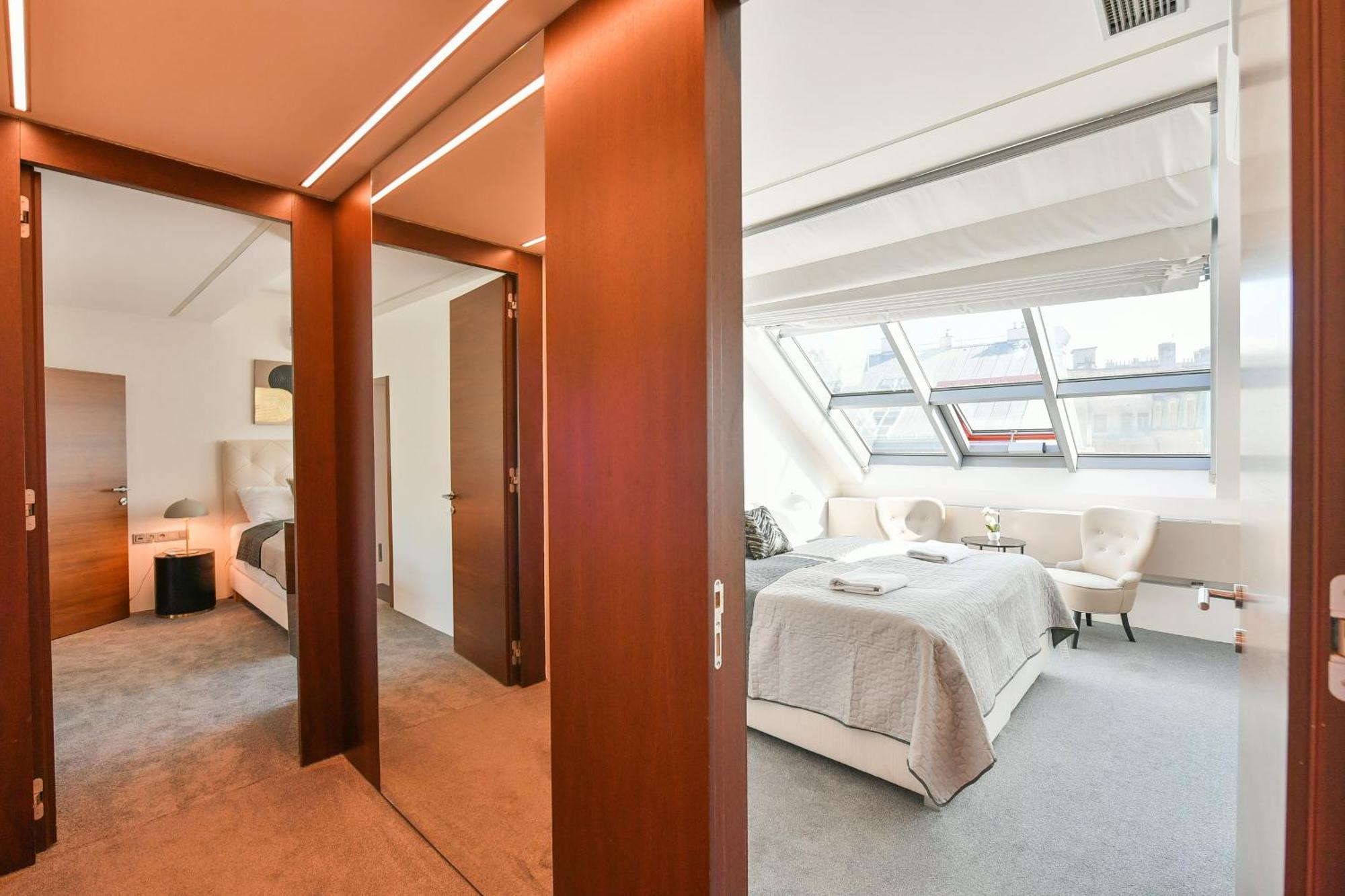 Presidential Penthouse, 303m2, Jacuzzi On Terrace, Sauna, 6bdrm, 4bthrm, Ac, Lift Appartement *