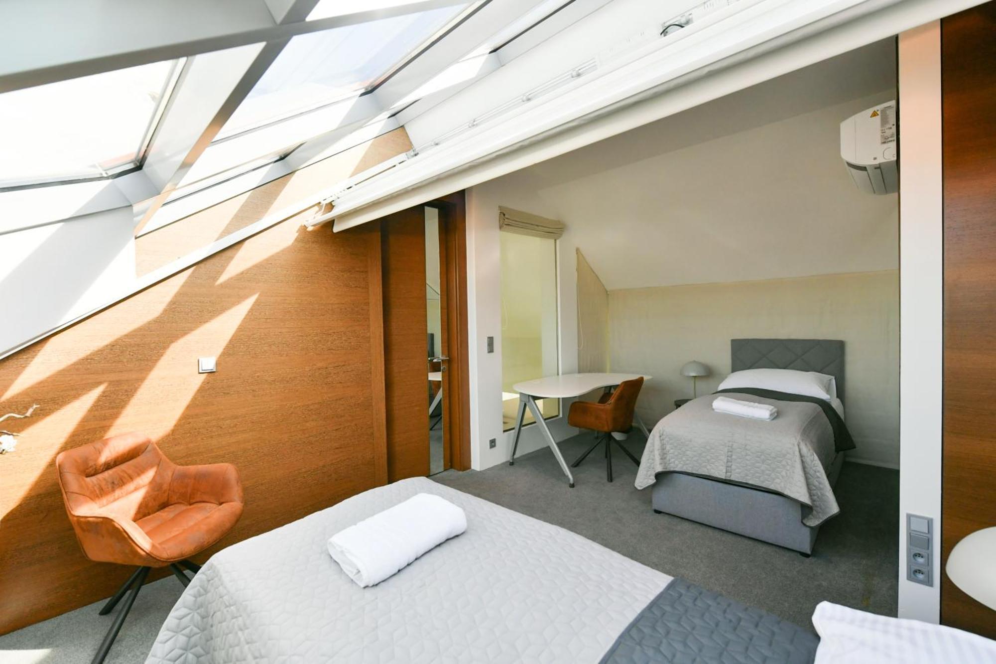 Apartment Presidential Penthouse, 303m2, Jacuzzi On Terrace, Sauna, 6bdrm, 4bthrm, Ac, Lift