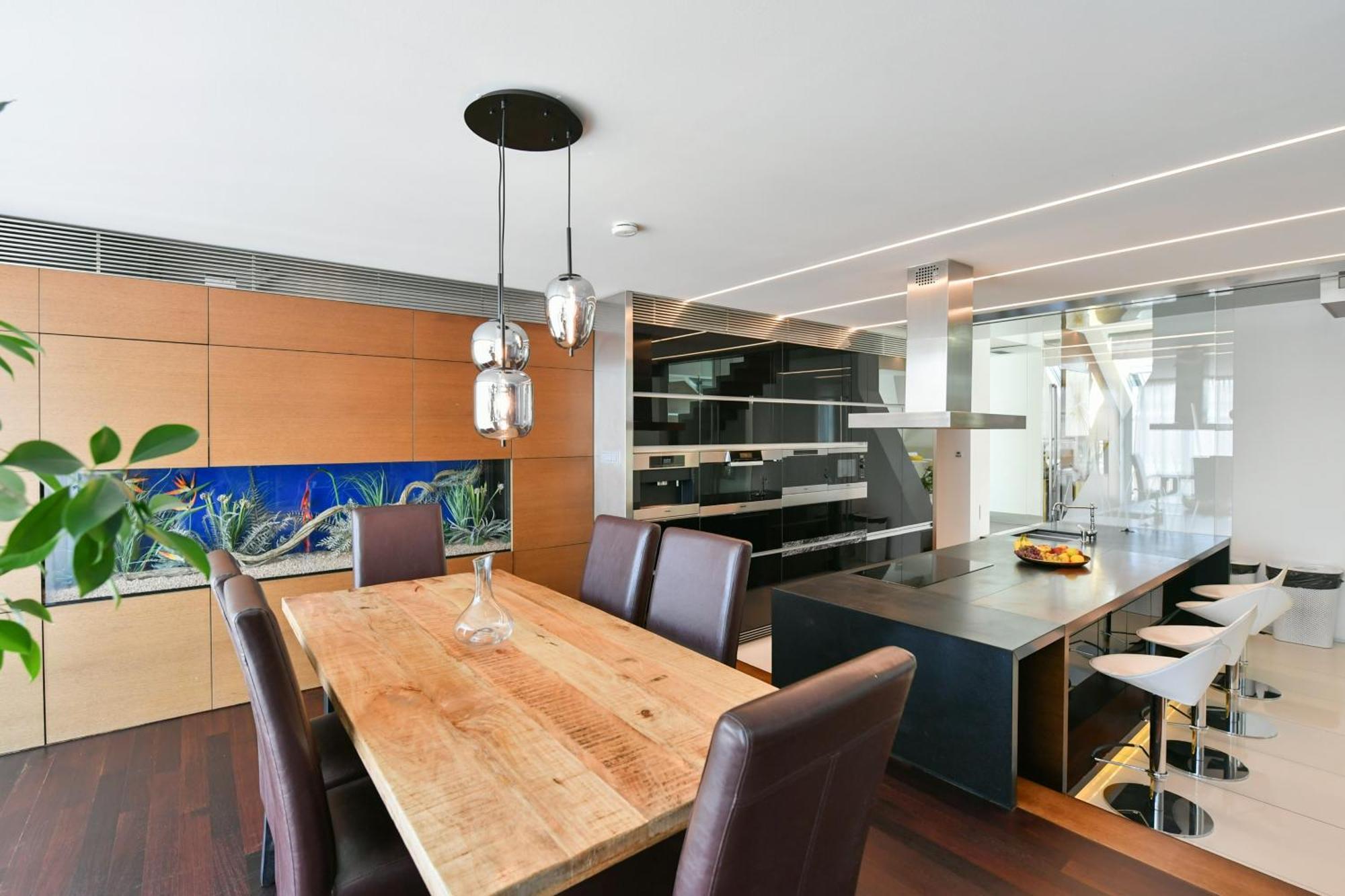 Presidential Penthouse, 303m2, Jacuzzi On Terrace, Sauna, 6bdrm, 4bthrm, Ac, Lift Appartement *